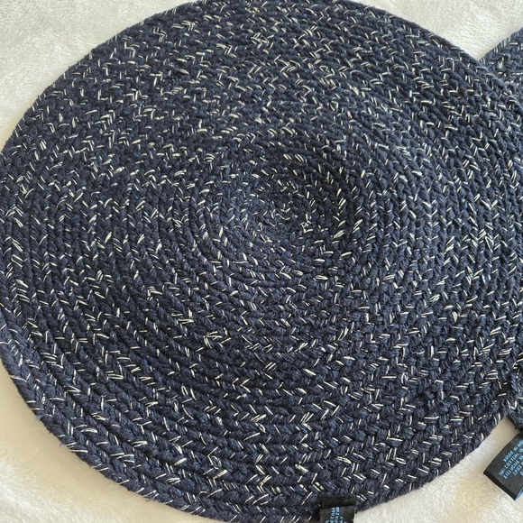 Cynthia Rowley Set of 4 Holiday Winter Snowflake Fabric Placemats Navy Metallic - Picture 4 of 9